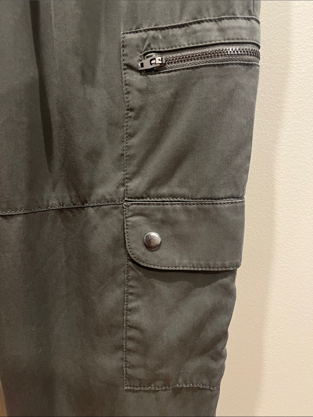 Banana Republic Green Joggers - Picture 3 of 7